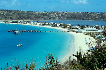 feine Sandstrände auf Anguilla © CariLat